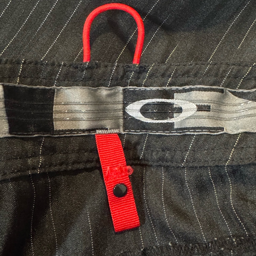 Oakley Black Pinstripe Cycling Bark Shorts Men’s 38 - Picture 12 of 15